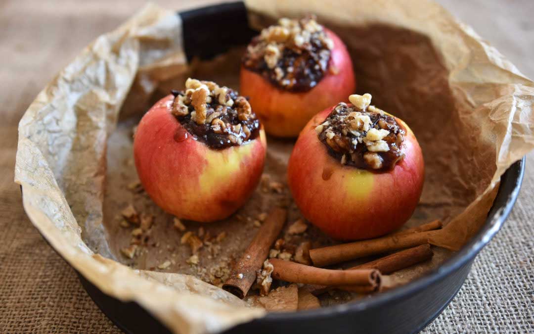 Der Kipfel, der Kapfel, der gelbrote Apfel. Unser gelingsicheres Bratapfel-Rezept für euer Weihnachtsfest.